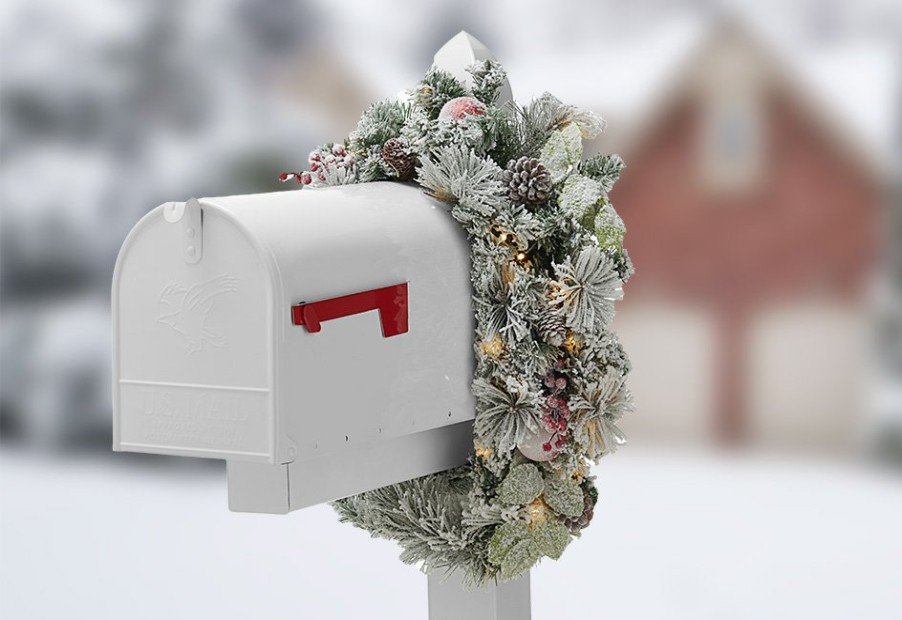 Outdoor Living Camelot SI, LLC | Pre-Lit Mailbox Wreath